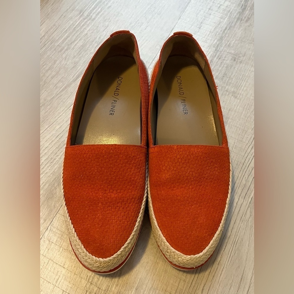 Donald J Pliner palm perf suede slip on shoes size 6 - Picture 3 of 11